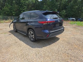 2022 Toyota Highlander XLE - Exterior Rear Left Corner Image